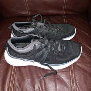 Hoka One One Tivra women’s 9 Black